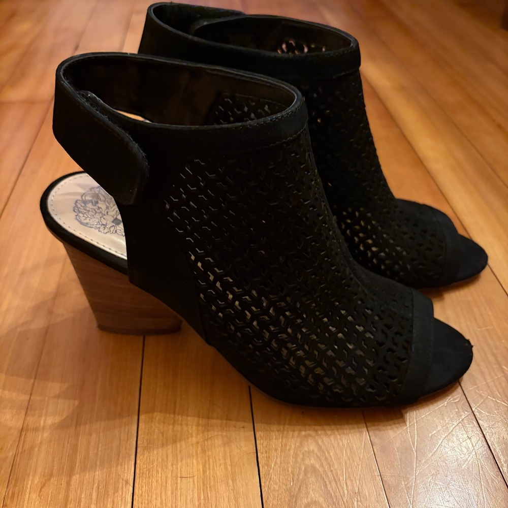Vince Camuto Black Suede Perforated Peep‎ Toe Ankle Booties Heels Size 7.5M